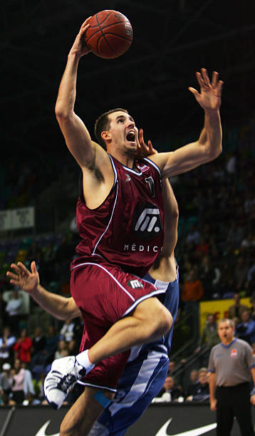 的重要纽带 的重要纽带